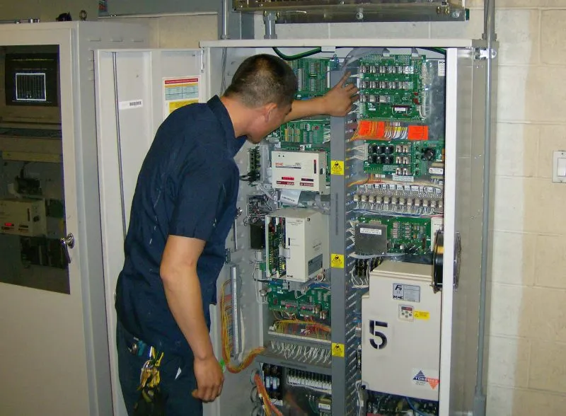 Các loại bộ điều khiển thang máy phổ biến hiện nay