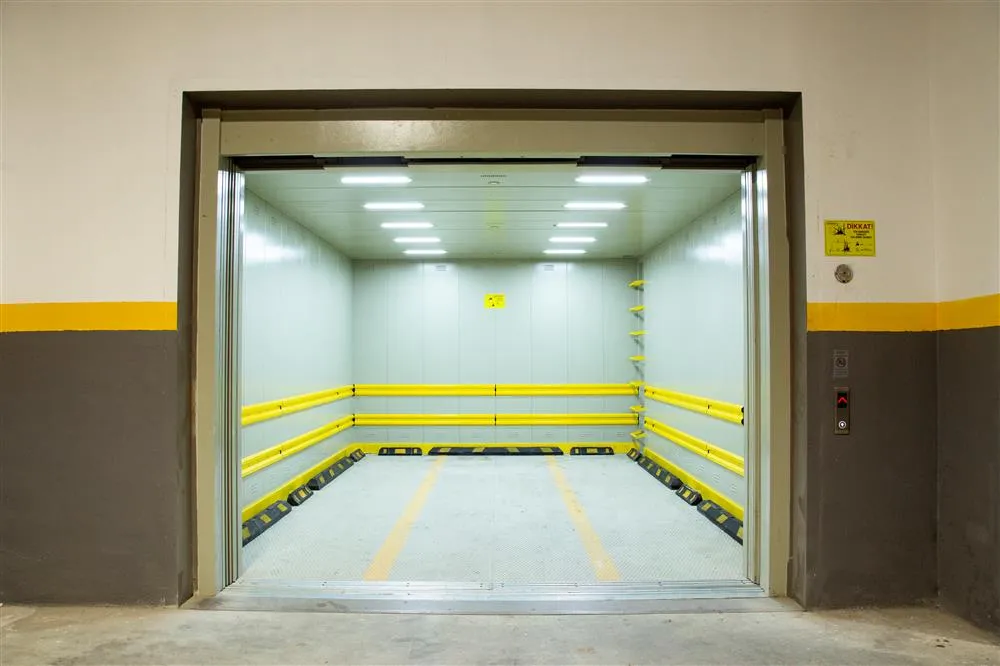 Các yếu tố ảnh hưởng đến giá thang máy tải hàng